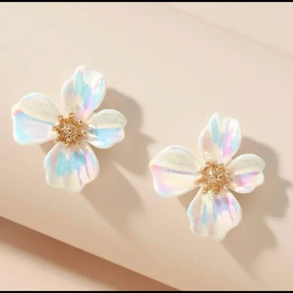 Flower Stud Earrings - Picture 2 of 4